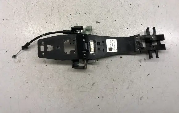 Land Rover Discovery 3 - LR3 Rear door exterior handle/bracket FPH500187A 3H0328115 CXF500043