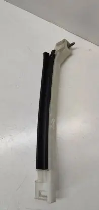 Peugeot 2008 II Rear door windshield rail 