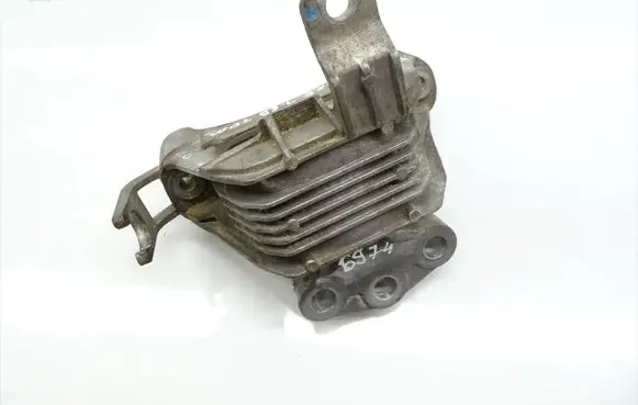 Engine mount bracket