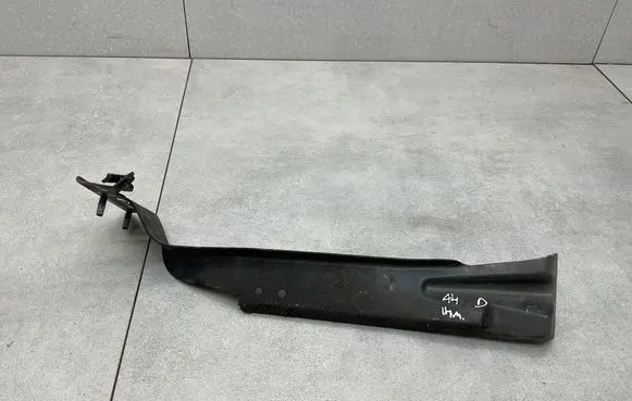 Audi A4 S4 B8 8K Fender mounting bracket 8K0821136J