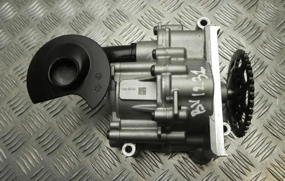 BMW 5 F10 F11 Oil pump 7843135