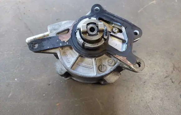 Mercedes-Benz R W251 Vacuum pump A6422300165