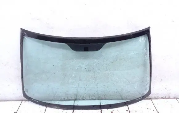 Volvo S40, V40 Front windscreen/windshield window AS1
