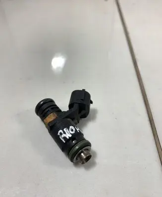 Skoda Roomster (5J) Fuel injector 03C906031