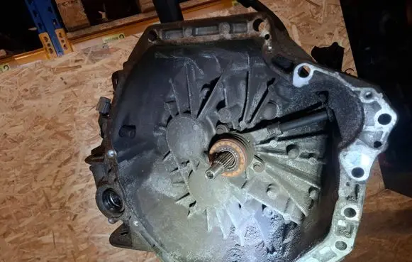 Opel Vivaro Manual 6 speed gearbox 320108718R C210737 PF6040