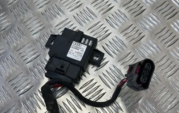 Audi A6 S6 C6 4F Fuel pump relay 4F0906093G