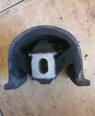 Volkswagen Transporter - Caravelle T5 Engine mount bracket 7H0199848D