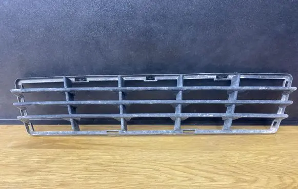 Volvo V50 Front bumper lower grill 