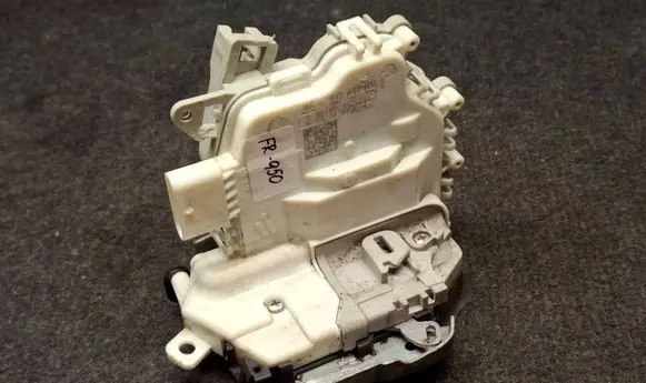 Audi Q7 4M Front door lock 8J2837015E
