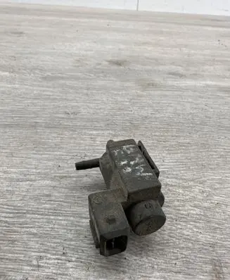 BMW 3 E46 Vacuum valve 