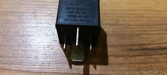 Volkswagen Golf IV Other relay 95vw10k705ca 7m0951253a