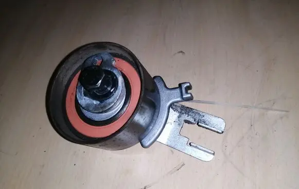 Volvo V70 Belt tensioner pulley 