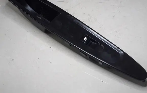 Citroen C4 I Electric window control switch 9651465677