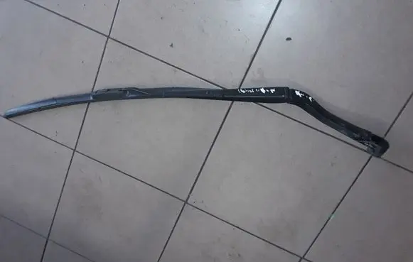 Opel Insignia A Front wiper blade arm 13227398