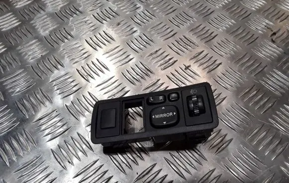 Toyota Avensis T250 Wing mirror switch 183575