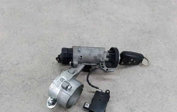 Opel Insignia A Ignition lock 25799293