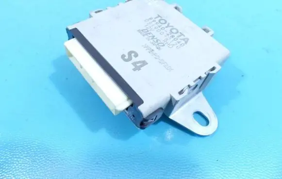 Toyota Sienna XL30 III Central body control module 89940-28040 IMPRK1257050