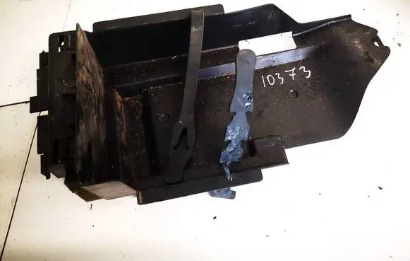 Volkswagen PASSAT B5 Battery box tray 3b9867706