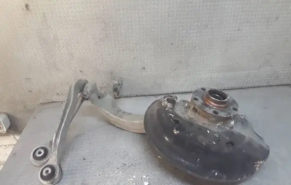 Audi A8 S8 D3 4E Front wheel hub spindle knuckle 