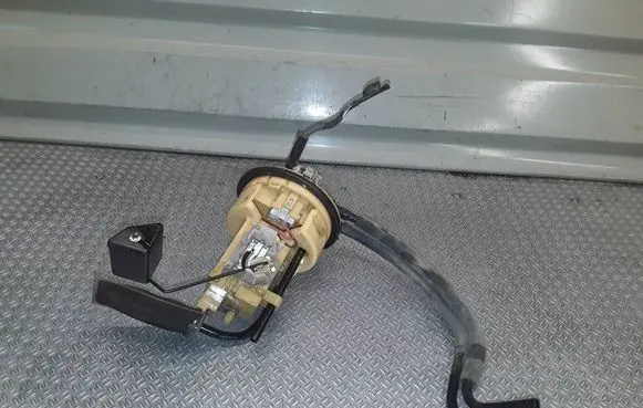 Toyota Corolla Verso AR10 Fuel level sensor 770100F010