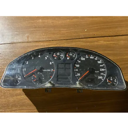 Audi A4 S4 B5 8D Speedometer (instrument cluster) Au0004001