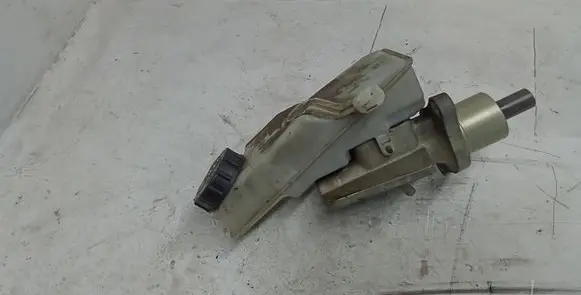 Master brake cylinder