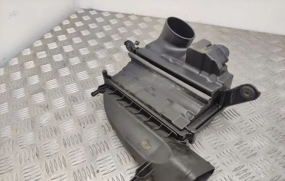Mercedes-Benz E W211 Air filter box A6420940304