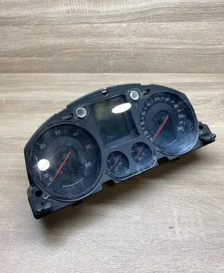 Volkswagen PASSAT B6 Speedometer (instrument cluster) 3C0920871E A2C53242429
