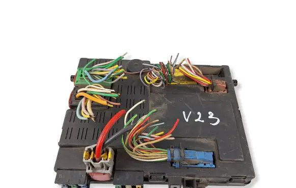Citroen C4 I Picasso Fuse module 9632526880 73002512