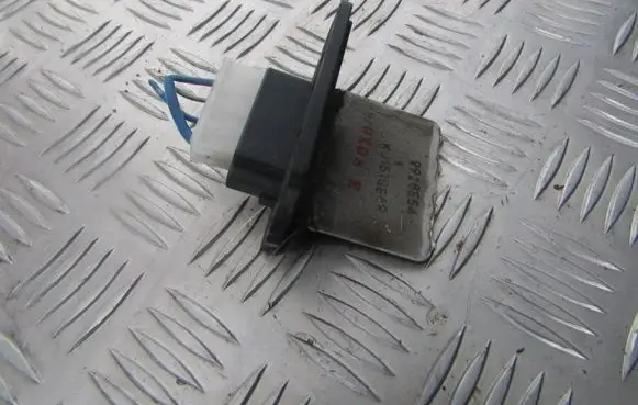 Mazda 323 F Heater blower motor/fan resistor 9928E54 KJ151GE6R