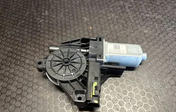 Volvo XC60 Front door window regulator motor 966269102
