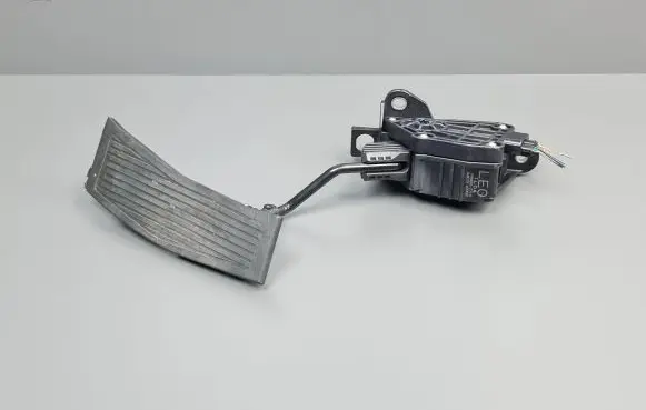 Honda Accord Accelerator throttle pedal 1988007710