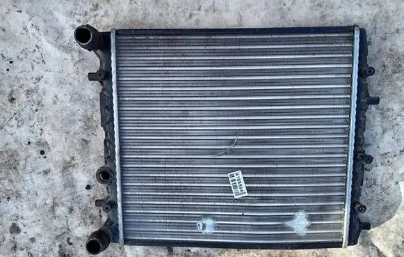 Volkswagen Fox Coolant radiator D7W005TT TH042M41