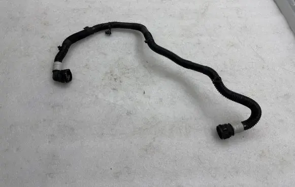 Tesla Model Y Electric car engine cooling hoses/pipes 107758500E