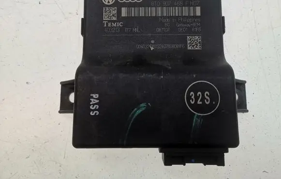 Audi A5 8T 8F Gateway control module 8T0907468F