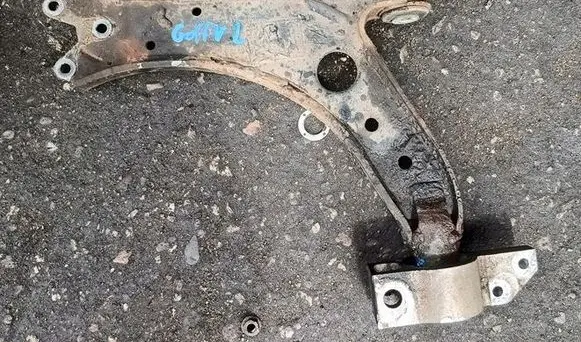 Volkswagen Golf V Front lower control arm/wishbone
