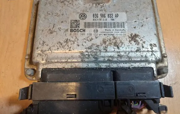 Skoda Octavia Mk2 (1Z) Engine control unit/module ECU 0261208828 036906032AP ME7.5.10