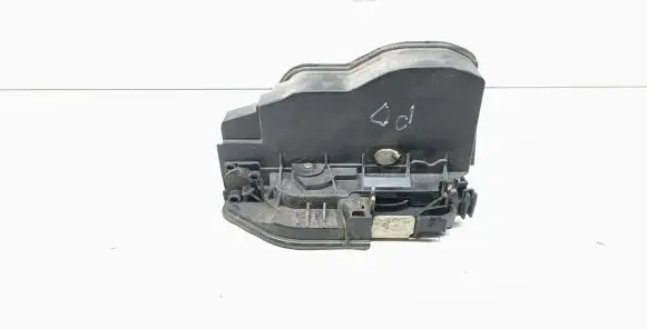 BMW X3 E83 Front door lock 7202146