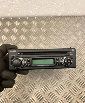 Mitsubishi Pajero Sport I Radio/CD/DVD/GPS head unit MZ312636 ME32203325F183