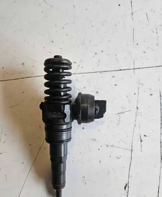 Skoda Roomster (5J) Fuel injector 038130073BP