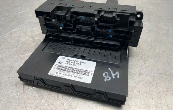Mercedes-Benz CLK A209 C209 Fuse module 2095452801 5DK00848514