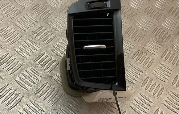 Volvo XC90 Dash center air vent grill 31366454 31651283