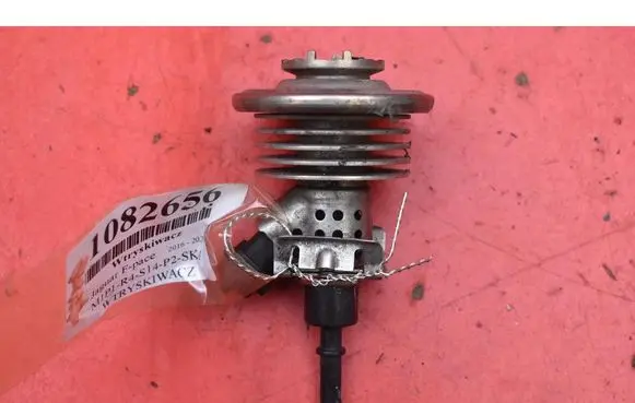 Jaguar F-Pace Fuel injector FX23189E3AA