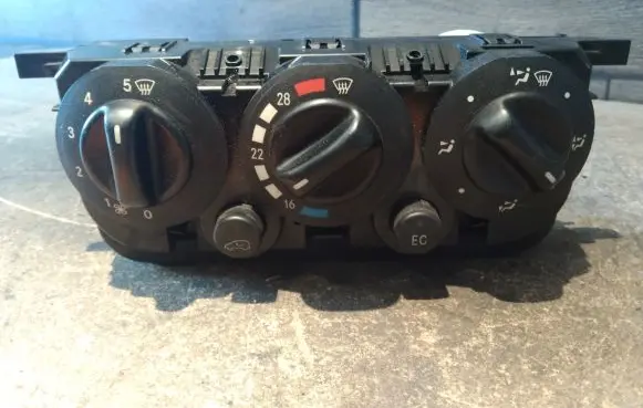 Mercedes-Benz A W168 Climate control unit 1688301285