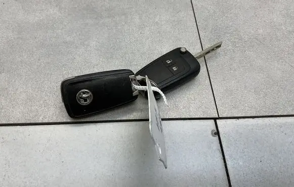Opel Mokka Ignition key/card 