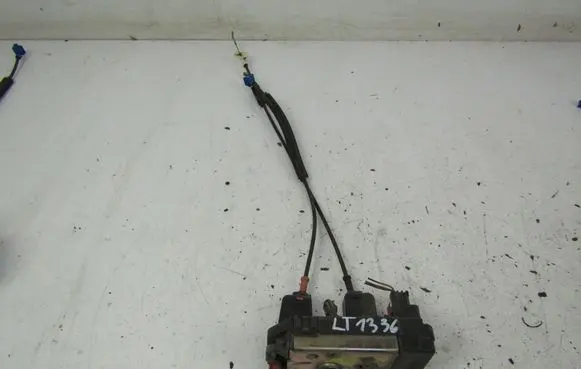 Opel Astra G Rear door lock 