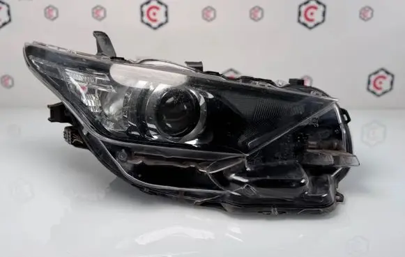 Toyota Auris E180 Headlight/headlamp 81110-02K30