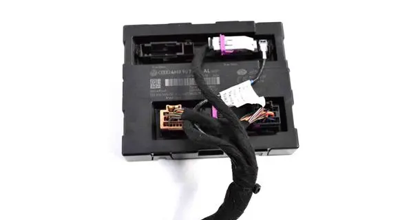 Volkswagen Touareg II Central body control module 4H0907064AL