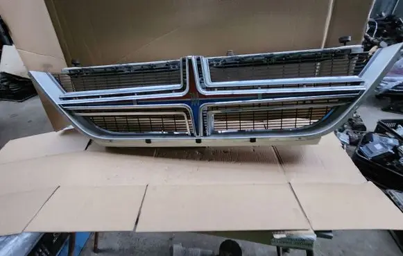 Chrysler 300M Front grill