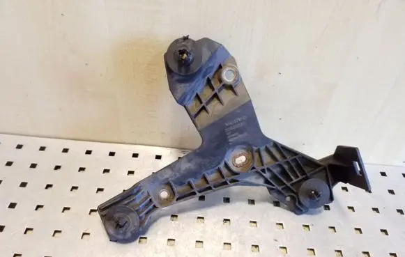 Volvo V70 Air filter cleaner box bracket assembly 30636575
